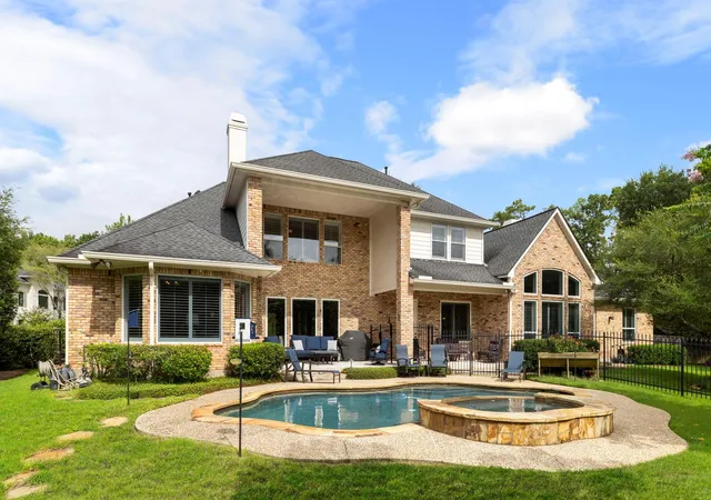 4th image of 2 Snow Pond Pl, Spring, TX 77382 | MLS# 96124028