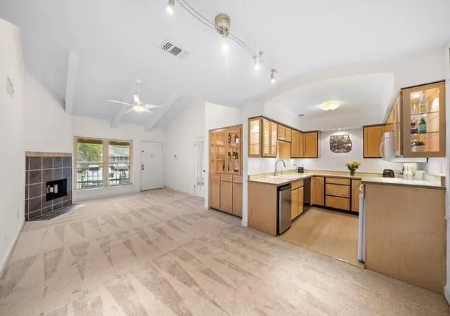 5th image of 5711 Sugar Hill Dr #86, Houston, TX 77057 | MLS# 59899447