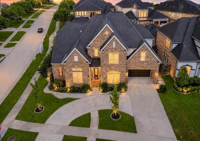 Photo 1 of Sale Pending at 5303 Briarcliff Ln, Fulshear, TX 77441 | MLS# 86754072 | Listing updated on 2026-09-16