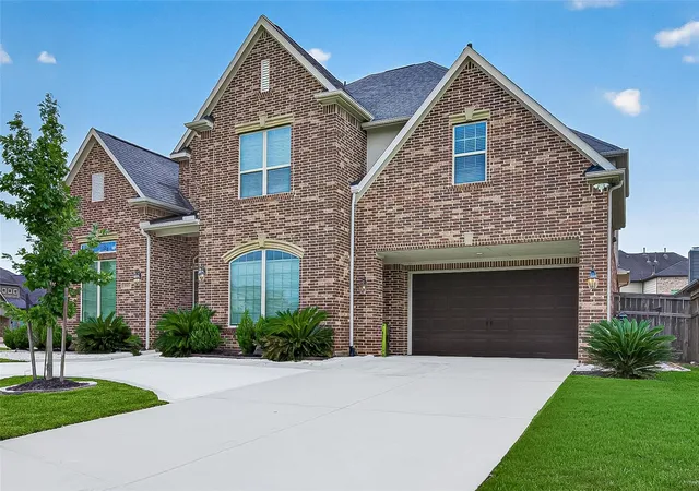 Photo 4 of Sale Pending at 5303 Briarcliff Ln, Fulshear, TX 77441 | MLS# 86754072 | Listing updated on 2026-09-16