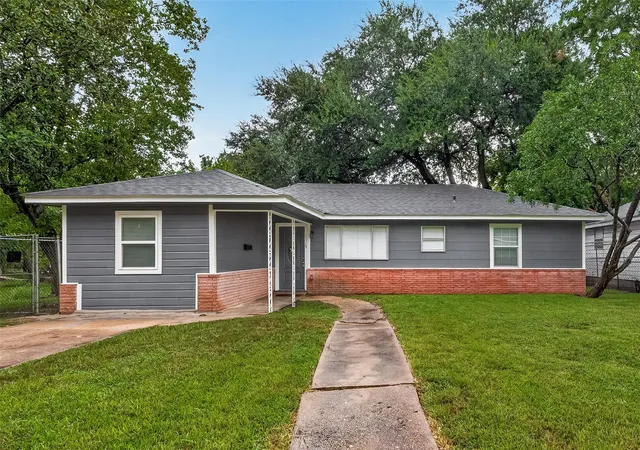 1st image of 1115 Avenue E, Rosenberg, TX 77471 | MLS# 52988865