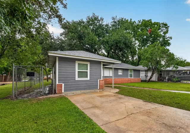 2nd image of 1115 Avenue E, Rosenberg, TX 77471 | MLS# 52988865