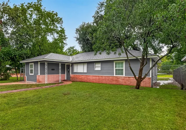 4th image of 1115 Avenue E, Rosenberg, TX 77471 | MLS# 52988865