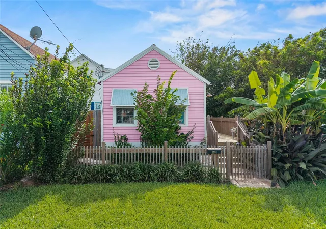 1st image of 1301 15th St, Galveston, TX 77550 | MLS# 45438807