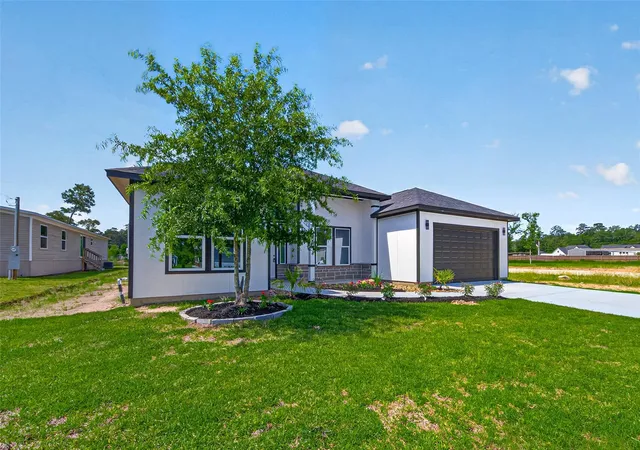 Photo 3 of Single family home for sale at 1014 Exotic Pine Dr, Huffman, TX 77336 | MLS# 21821246 | Listing updated on 2026-09-05