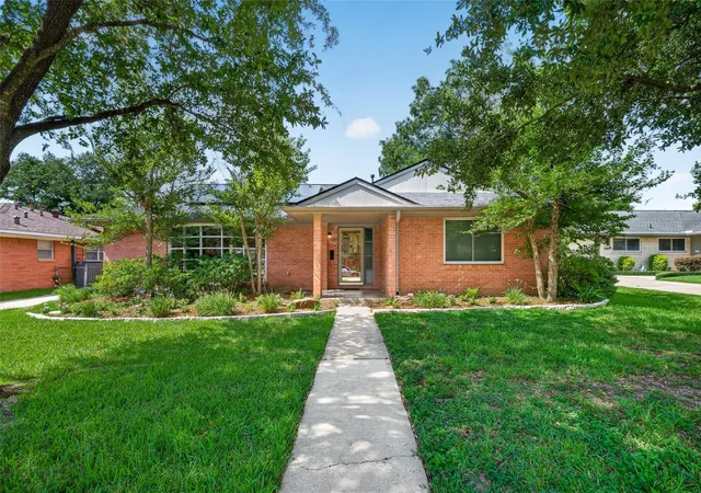 1st image of 2202 Viking Dr, Houston, TX 77018 | MLS# 90199771