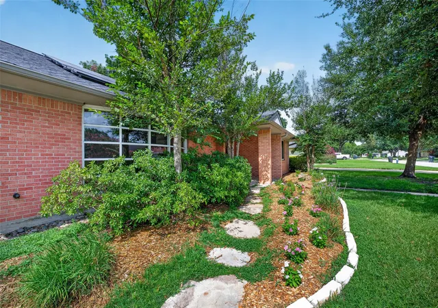 2nd image of 2202 Viking Dr, Houston, TX 77018 | MLS# 90199771