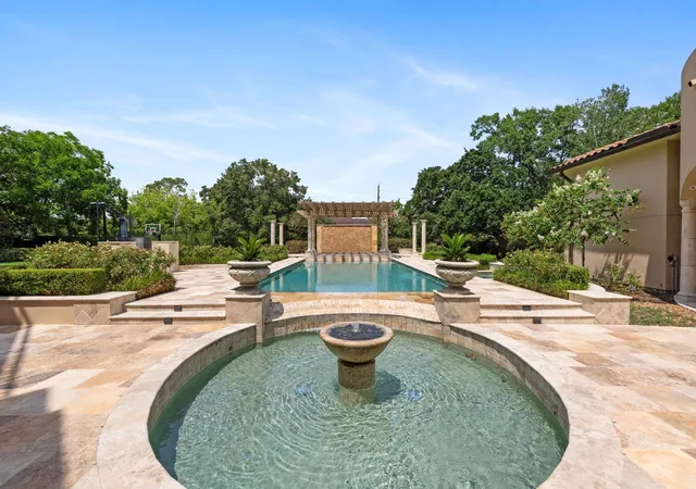 2nd image of 5412 Sturbridge Dr, Houston, TX 77056 | MLS# 72917613