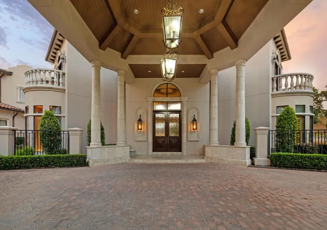 3rd image of 5412 Sturbridge Dr, Houston, TX 77056 | MLS# 72917613