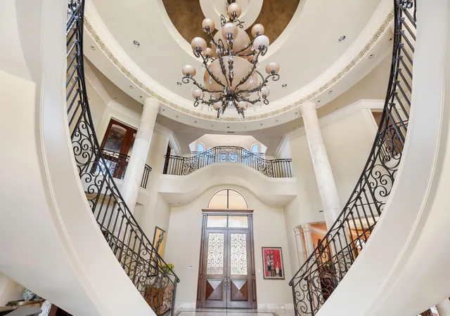5th image of 5412 Sturbridge Dr, Houston, TX 77056 | MLS# 72917613
