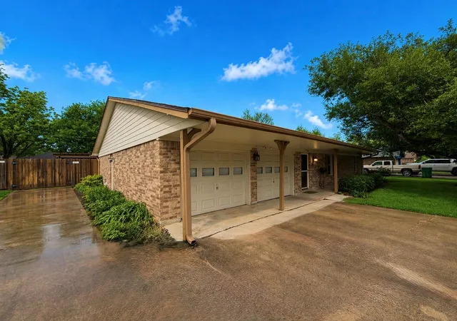 Photo 1 of Single family home for sale at 913 Cannan Dr, Angleton, TX 77515 | MLS# 44291642 | Listing updated on 2026-09-26