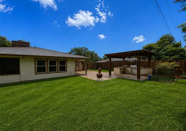Photo 4 of Single family home for sale at 913 Cannan Dr, Angleton, TX 77515 | MLS# 44291642 | Listing updated on 2026-09-26