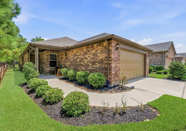 Photo 2 of Single family home for sale at 201 Flaxen Chestnut, Spring, TX 77382 | MLS# 29272036 | Listing updated on 2026-09-03