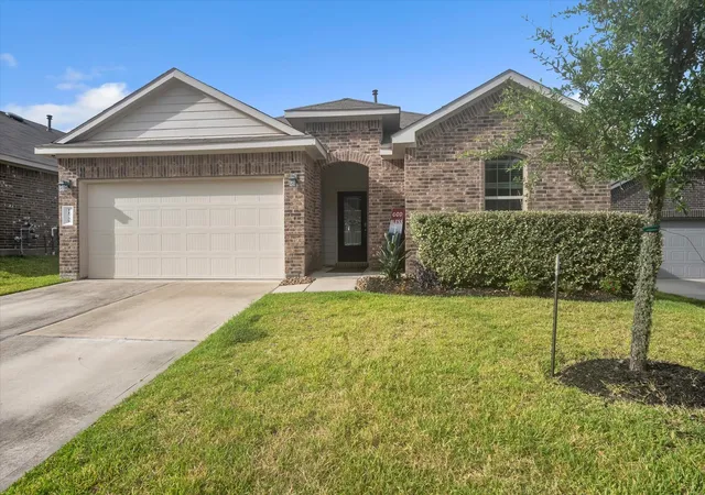 Photo 2 of Sale Pending at 11739 Bari Reef Ln, Conroe, TX 77304 | MLS# 90363169 | Listing updated on 2026-08-26