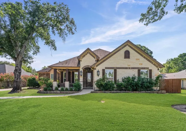 2nd image of 727 Baker Dr, Tomball, TX 77375 | MLS# 2420286