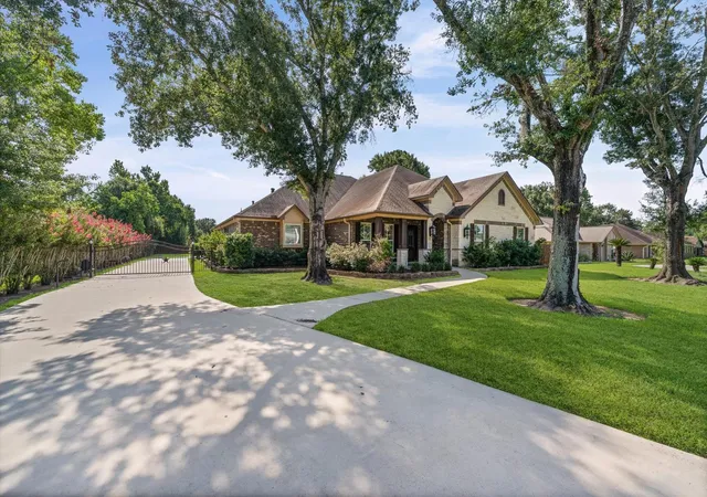 3rd image of 727 Baker Dr, Tomball, TX 77375 | MLS# 2420286