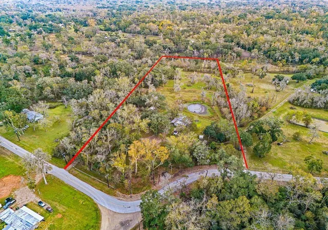 Photo 2 of Sale Pending at 209 River Rd, Angleton, TX 77515 | MLS# 71780239 | Listing updated on 2026-08-10