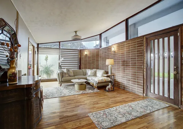 Photo 3 of Single family home for sale at 5303 Tallow Ln, Houston, TX 77021 | MLS# 59518644 | Listing updated on 2026-08-12