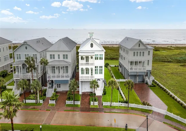 3rd image of 2425 E Seaside Dr, Galveston, TX 77550 | MLS# 42954486
