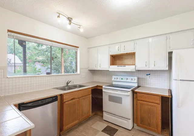 Photo 3 of Single family home for sale at 4423 Mossygate Dr, Spring, TX 77373 | MLS# 44389921 | Listing updated on 2026-09-08