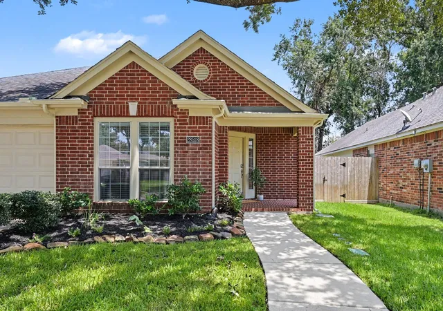 Photo 3 of Single family home for sale at 28518 Ashlyn Ridge Ln, Spring, TX 77386 | MLS# 60439489 | Listing updated on 2026-09-19