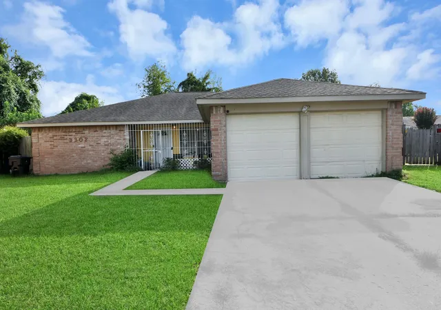 Photo 3 of Single family home for sale at 3302 Hombly Rd, Houston, TX 77066 | MLS# 67637624 | Listing updated on 2026-08-15