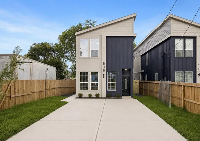 Photo 1 of Sale Pending at 938 A&b S St, Houston, TX 77088 | MLS# 31635452 | Listing updated on 2026-09-12
