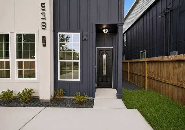 Photo 2 of Sale Pending at 938 A&b S St, Houston, TX 77088 | MLS# 31635452 | Listing updated on 2026-09-12