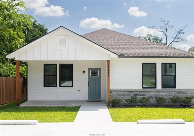 2nd image of 1114 & 1116 E 25th St, Bryan, TX 77803 | MLS# 89065549