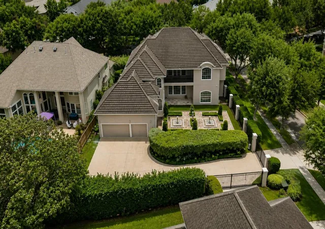 3rd image of 3 Waterford Pointe Cir, Sugar Land, TX 77479 | MLS# 77018433