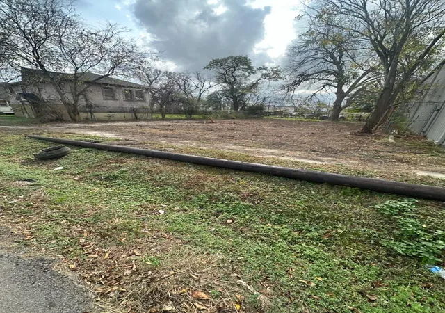 1st image of 3720 Bell St, Houston, TX 77003 | MLS# 72690962