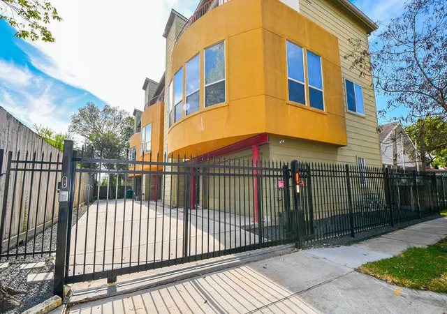 2nd image of 92 Dennis St #B, Houston, TX 77006 | MLS# 28992503