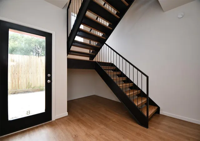 5th image of 92 Dennis St #B, Houston, TX 77006 | MLS# 28992503
