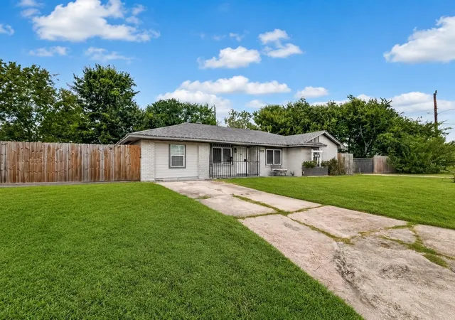 2nd image of 5739 Waterford Dr, Houston, TX 77033 | MLS# 53328719