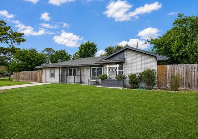 3rd image of 5739 Waterford Dr, Houston, TX 77033 | MLS# 53328719
