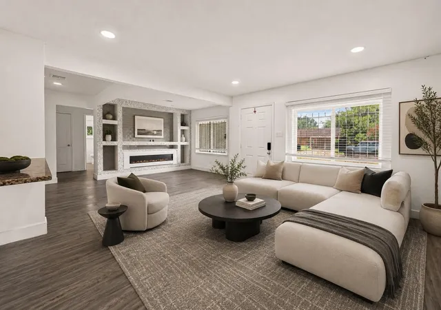 4th image of 5739 Waterford Dr, Houston, TX 77033 | MLS# 53328719