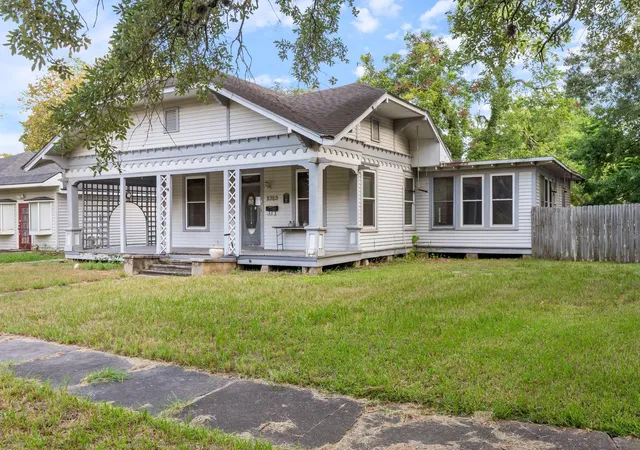 2nd image of 1313 6th St, Bay City, TX 77414 | MLS# 17796627