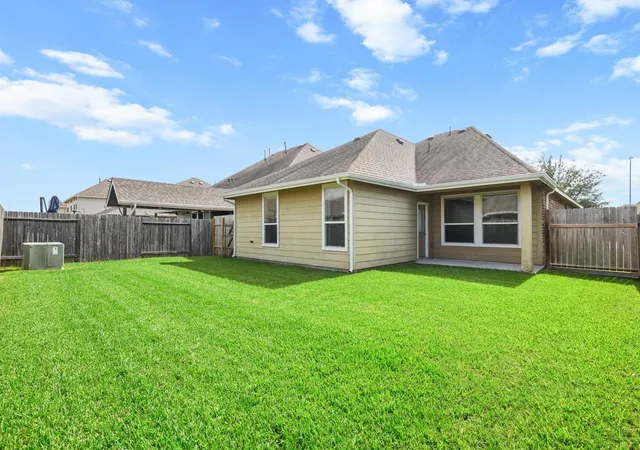11th image of 8319 Sweet Bay Cir, Baytown, TX 77523 | MLS# 83772848
