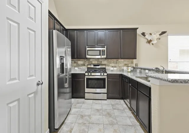 2nd image of 8319 Sweet Bay Cir, Baytown, TX 77523 | MLS# 83772848