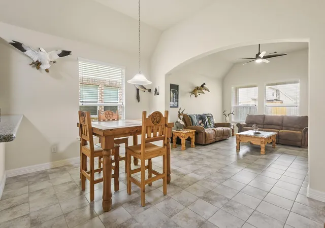 4th image of 8319 Sweet Bay Cir, Baytown, TX 77523 | MLS# 83772848