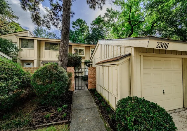 Photo 3 of Townhouse for sale at 2306 W Settlers Wy, The Woodlands, TX 77380 | MLS# 94609246 | Listing updated on 2026-10-03