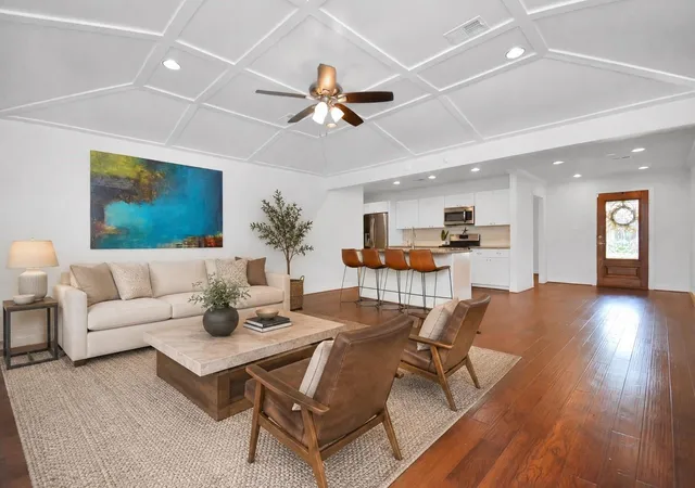 Photo 1 of Single family home for sale at 6218 Indigo St, Houston, TX 77074 | MLS# 98785491 | Listing updated on 2026-10-01