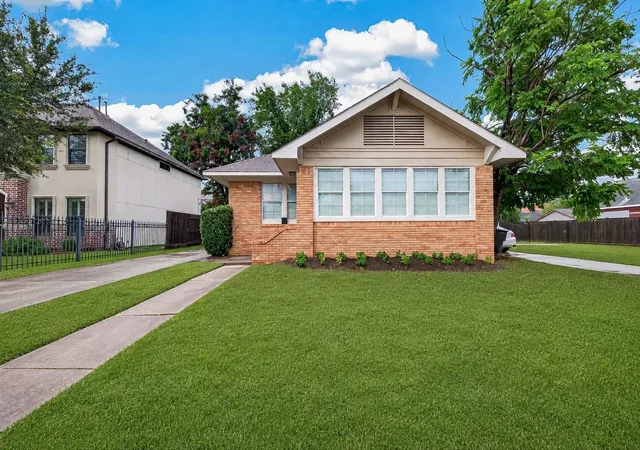 2nd image of 2905 Rosewood St, Houston, TX 77004 | MLS# 24215933