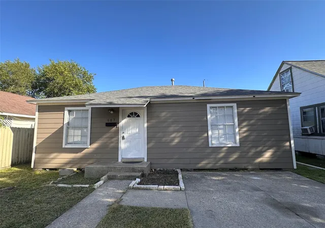 Photo 3 of Single family home for sale at 607 Bolster St, Baytown, TX 77520 | MLS# 11519912 | Listing updated on 2026-08-29