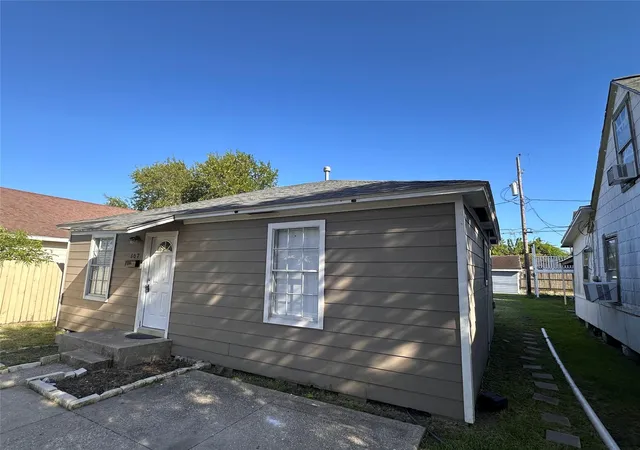 Photo 4 of Single family home for sale at 607 Bolster St, Baytown, TX 77520 | MLS# 11519912 | Listing updated on 2026-08-29