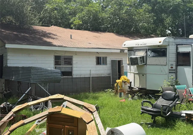 27th image of 1215 Perryman Ave, Palacios, TX 77465 | MLS# 51136482