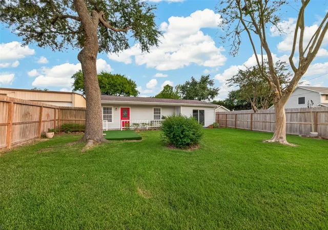 Photo 3 of Single family home for sale at 2700 Webster St, League City, TX 77573 | MLS# 12804668 | Listing updated on 2026-09-18