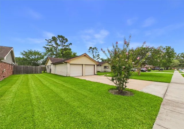 2nd image of 1909 Tracy Lynn Ln, Alvin, TX 77511 | MLS# 13570388
