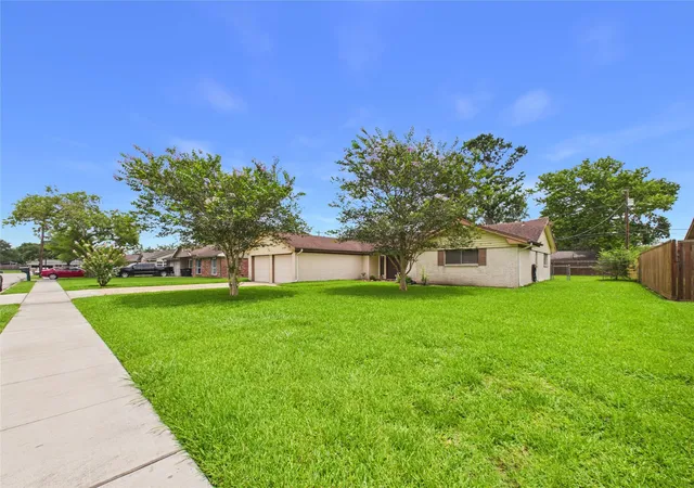 Photo 3 of Single family home for sale at 1909 Tracy Lynn Ln, Alvin, TX 77511 | MLS# 13570388 | Listing updated on 2026-08-31
