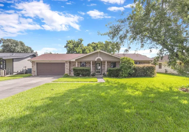 1st image of 915 S 14th St, Nederland, TX 77627 | MLS# 66295321